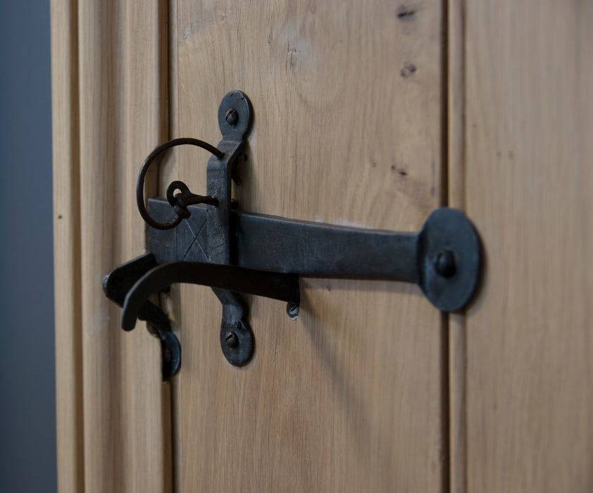 Beeswax Locking Penny End Screw on Staple