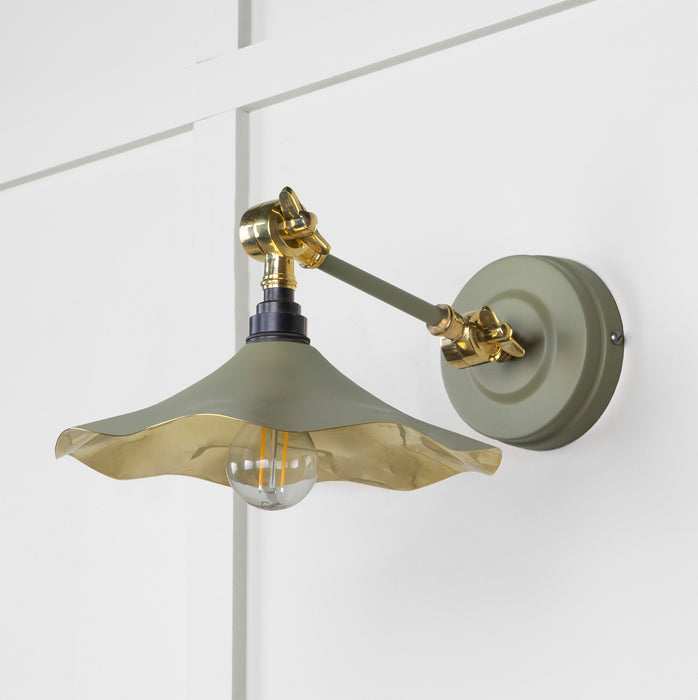 Smooth Brass Flora Wall Light in Tump