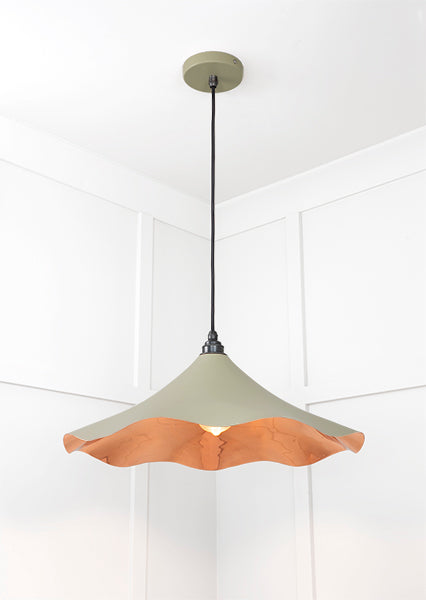 Smooth Copper Flora Pendant in Tump
