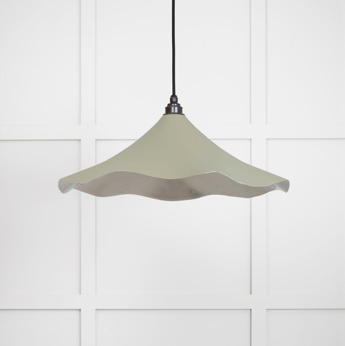 Smooth Nickel Flora Pendant in Tump