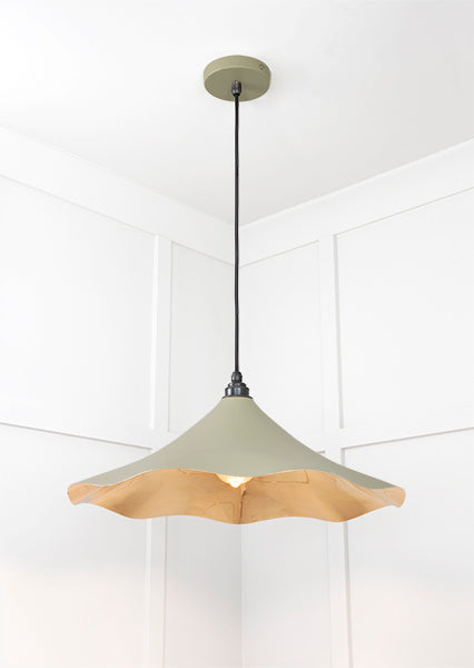 Smooth Brass Flora Pendant in Tump