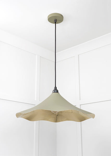 Smooth Brass Flora Pendant in Tump