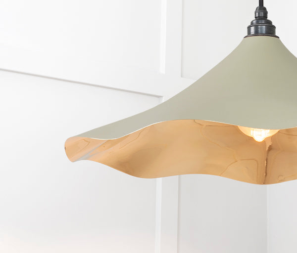 Smooth Brass Flora Pendant in Tump