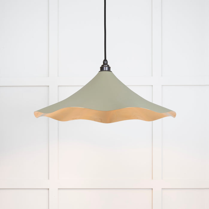 Smooth Brass Flora Pendant in Tump